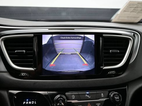 Used 2020 Chrysler Pacifica Touring w/ S Appearance Package FWD image 23
