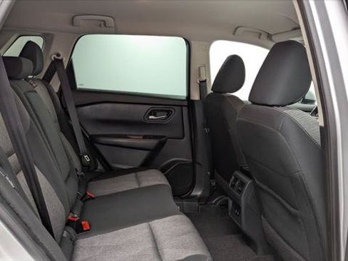 Used 2025 Nissan Rogue SV AWD/4WD image 18