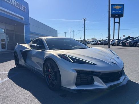 Used 2023 Chevrolet Corvette Z06 RWD image 3