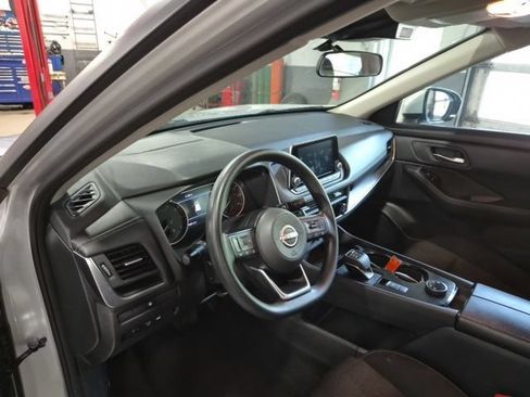Used 2024 Nissan Rogue SV AWD/4WD image 14