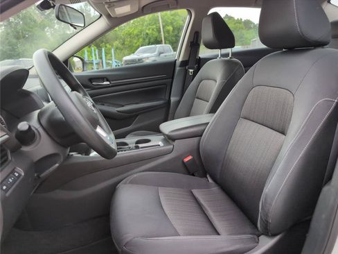 Used 2025 Nissan Altima 2.5 SV FWD image 16