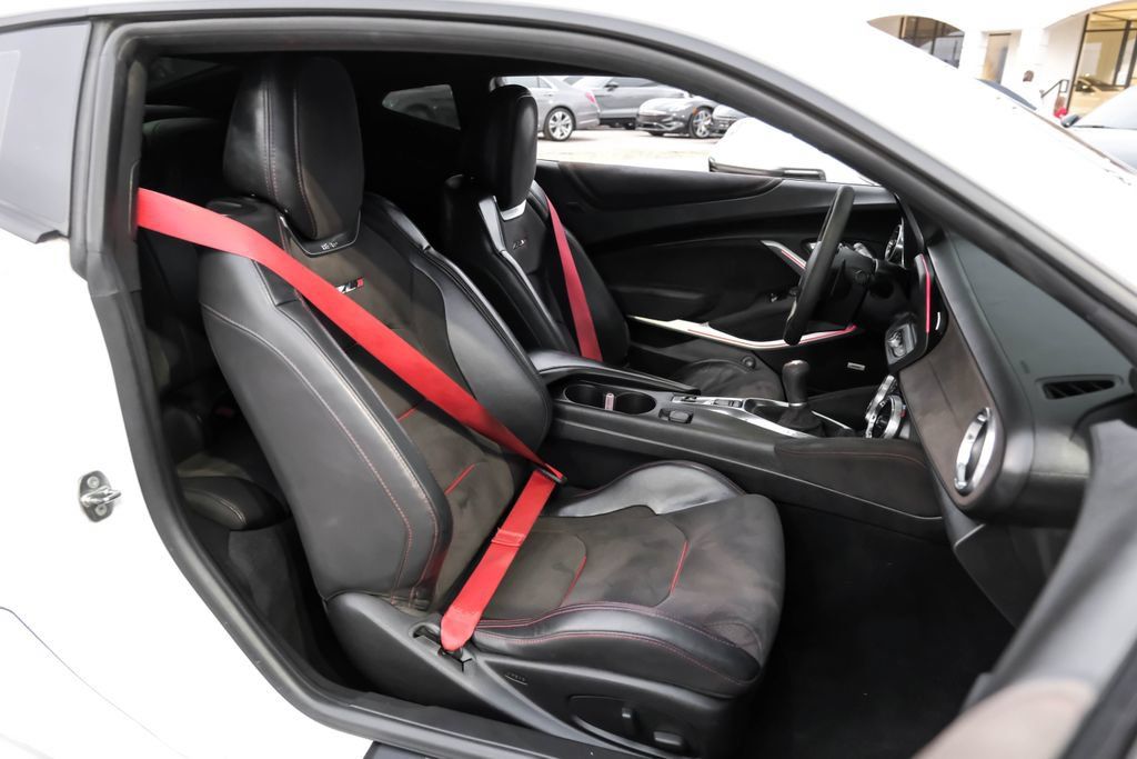 Used 2018 Chevrolet Camaro ZL1 RWD image 19