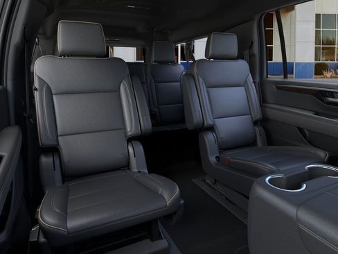 New 2026 Chevrolet Suburban Premier image 19