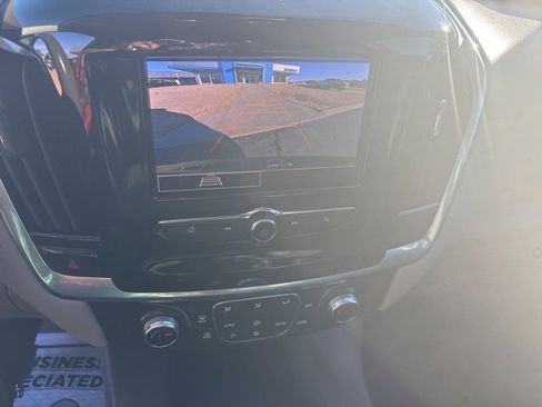 Used 2021 Chevrolet Traverse LT image 36