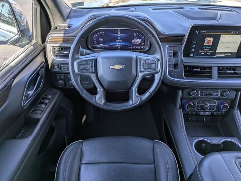 Used 2023 Chevrolet Suburban Premier image 18