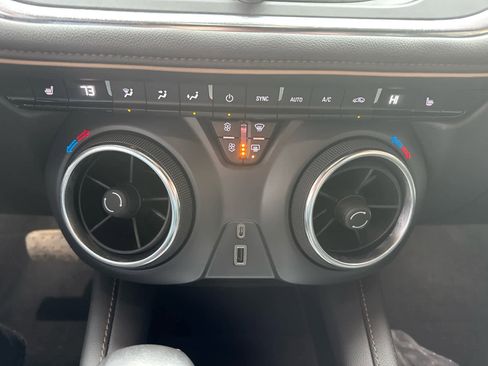 Certified 2022 Chevrolet Blazer Premier image 18