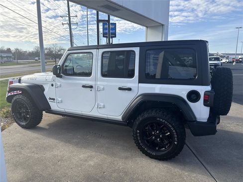 Used 2022 Jeep Wrangler Unlimited Sport AWD/4WD image 4