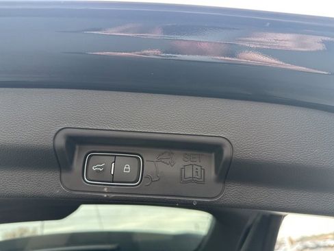 Used 2021 Ford Explorer XLT w/ Equipment Group 202A image 14