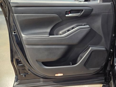 Certified 2025 Toyota Highlander XLE image 20