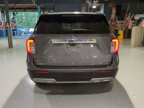 Used 2023 Ford Explorer XLT w/ Equipment Group 202A AWD/4WD image 9
