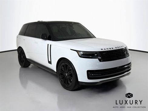 Used 2024 Land Rover Range Rover SE AWD/4WD image 3