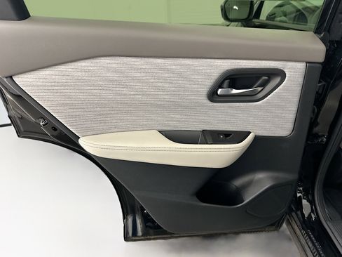 Used 2023 Nissan Rogue SV image 26