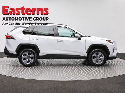 Used 2022 Toyota RAV4 XLE AWD/4WD image 4