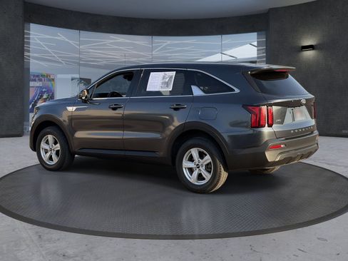 Used 2021 Kia Sorento LX AWD/4WD image 4