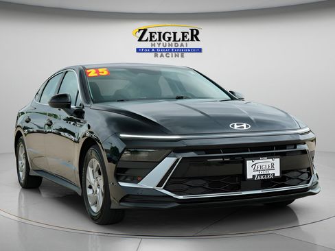 Certified 2025 Hyundai Sonata SE FWD image 1
