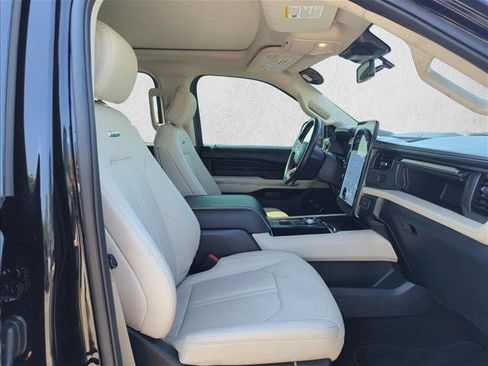 Certified 2023 Ford Expedition Max Platinum RWD image 22