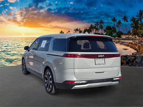 Used 2023 Kia Carnival EX image 7