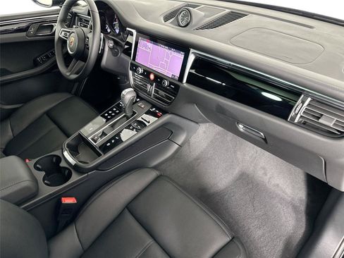 Certified 2026 Porsche Macan AWD/4WD image 23