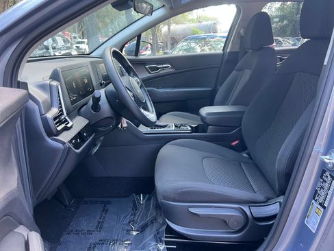 Used 2025 Kia Sportage LX FWD image 24