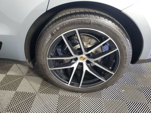 Used 2024 Porsche Macan AWD/4WD image 32