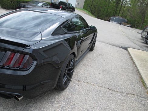 Used 2017 Ford Mustang Coupe RWD image 11