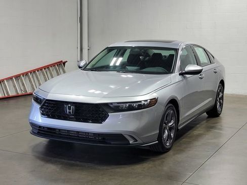 Used 2023 Honda Accord EX image 2