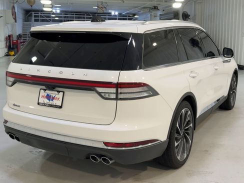 Used 2025 Lincoln Aviator Reserve w/ Illumination Package image 9