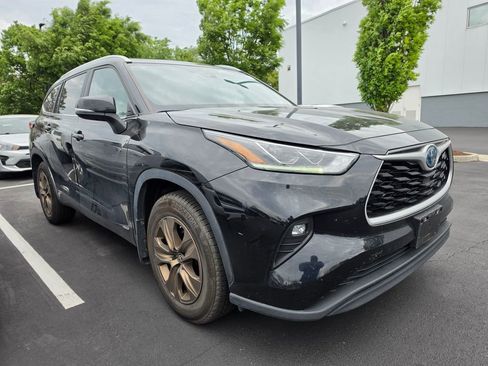Used 2023 Toyota Highlander Bronze Edition AWD/4WD image 1
