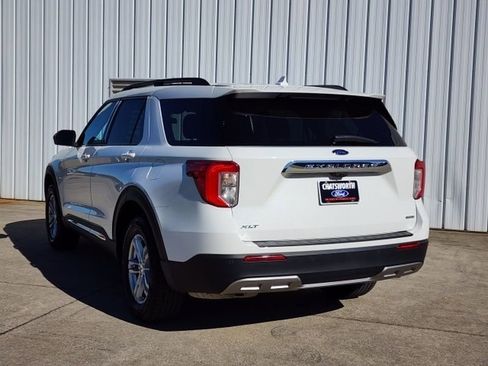 Used 2020 Ford Explorer XLT w/ Equipment Group 202A image 4