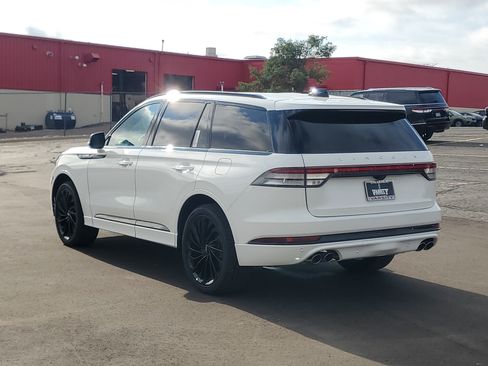 New 2026 Lincoln Aviator Reserve w/ Jet Appearance Package AWD/4WD image 3