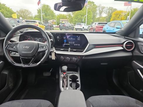 Used 2024 Chevrolet Trax RS FWD image 12