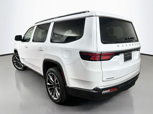 Used 2022 Jeep Wagoneer Series III w/ Premium Group I AWD/4WD image 5
