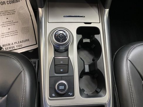 Used 2023 Ford Explorer XLT w/ Equipment Group 202A image 33