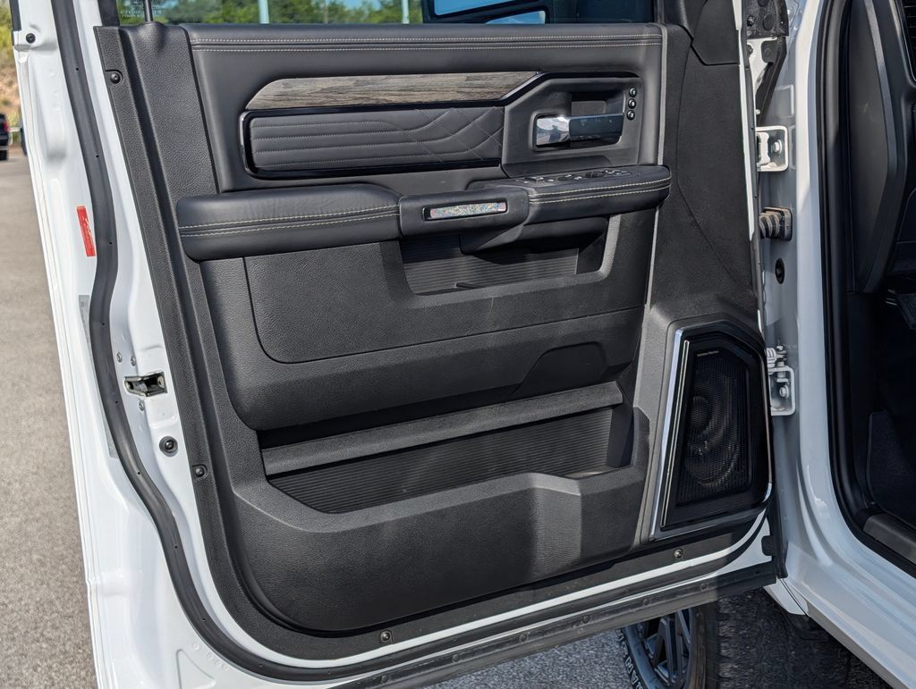 Used 2025 RAM 2500 Limited AWD/4WD image 25