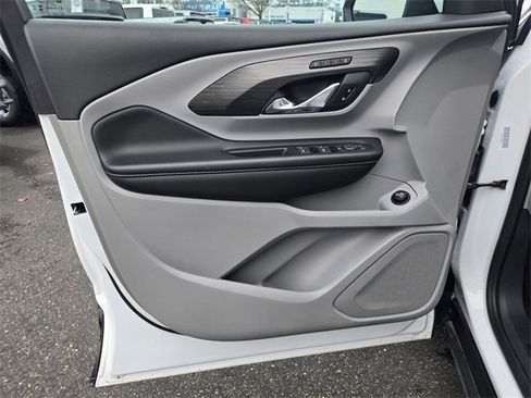Used 2023 GMC Terrain SLT image 24