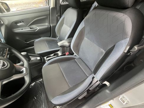 Used 2025 Nissan Versa SV FWD image 36