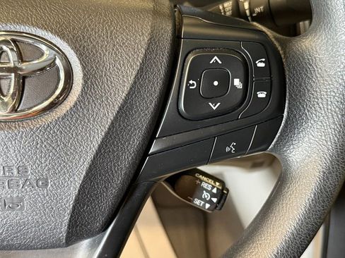 Used 2017 Toyota Camry LE image 11