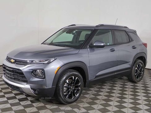 Used 2022 Chevrolet TrailBlazer LT w/ Confidence II Package FWD image 6