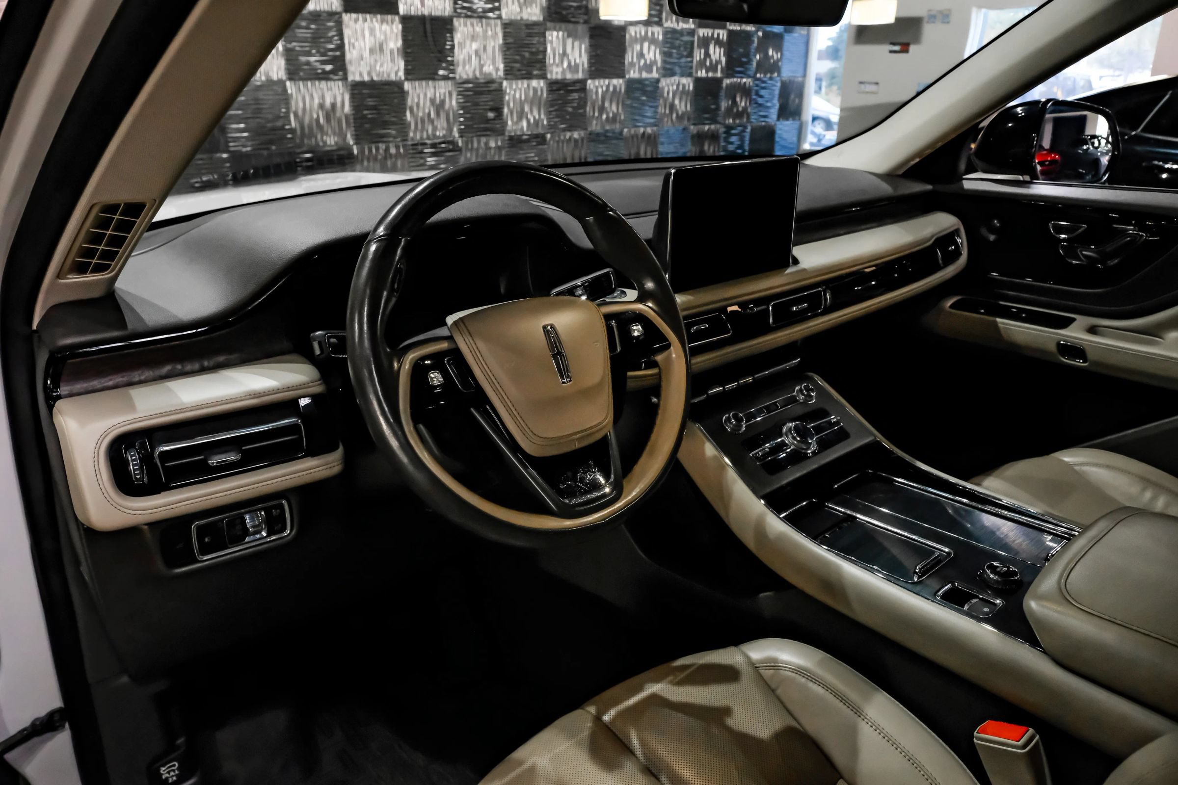Used 2021 Lincoln Aviator Reserve w/ Equipment Group 201A RWD image 3