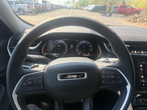 Used 2023 Jeep Grand Cherokee L Laredo AWD/4WD image 16