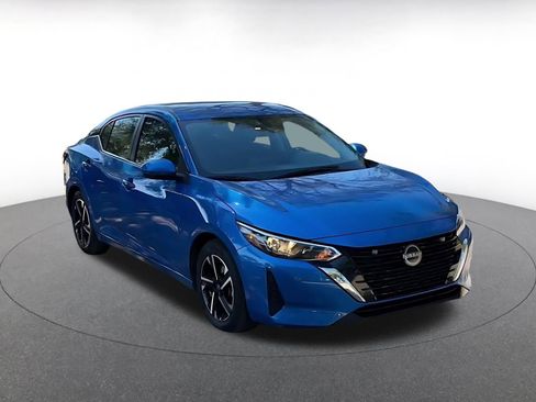 Used 2024 Nissan Sentra SV image 3