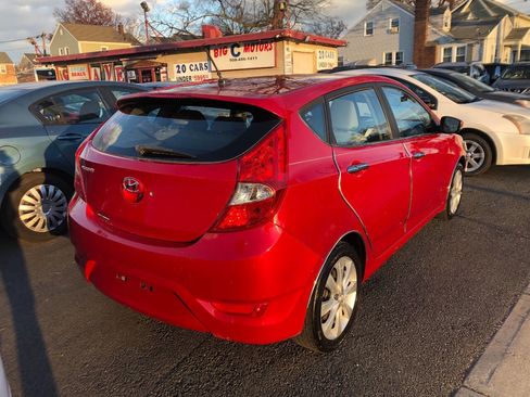 Used 2013 Hyundai Accent SE image 3