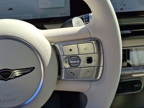 Used 2025 Genesis GV60 RWD image 18