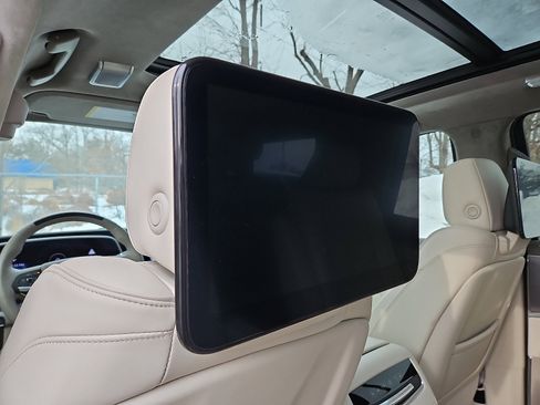 Certified 2024 Cadillac Escalade Sport Platinum image 11