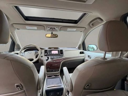 Used 2012 Toyota Sienna XLE w/ Entertainment Pkg FWD image 13
