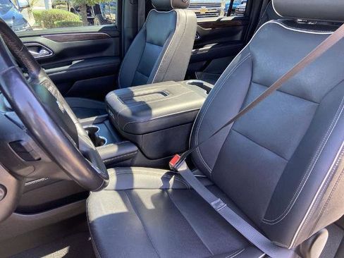 Used 2022 Chevrolet Suburban Premier w/ Premium Package image 15