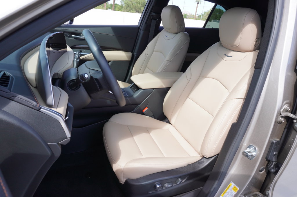 Certified 2025 Cadillac XT4 Premium Luxury FWD image 13