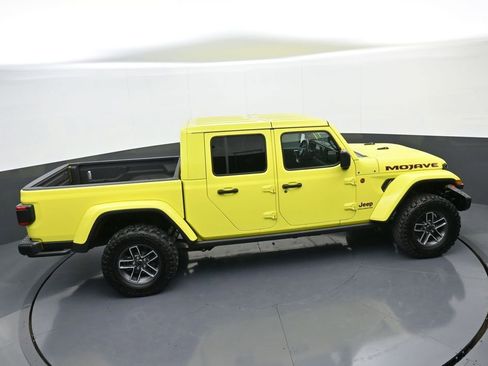 Used 2024 Jeep Gladiator Mojave AWD/4WD image 35