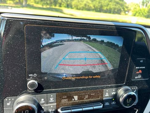 Used 2024 Toyota Highlander XLE FWD image 27
