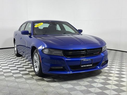 Used 2021 Dodge Charger SXT w/ Driver Convenience Group RWD image 3